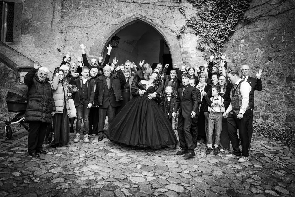 Gothic Hochzeit Fotograf Dresden, Gothic Hochzeit Burg Kriebstein, Burg Kriebstein Heiraten, Hochzeitsfotograf Burg Kriebstein, Hochzeit WGT, Hochzeit in schwarz, Schwarzes Brautkleid Dresden, Gothic Hochzeitsfotografie, mittelalterliche Hochzeit Dresden,