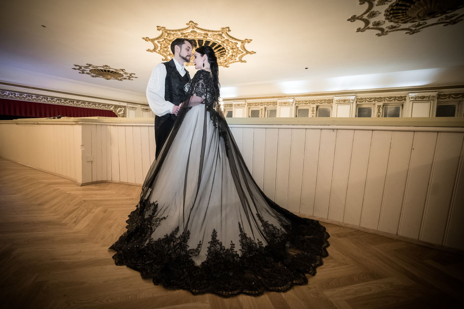 Hochzeit Parkhotel Dresden  Gothic Hochzeit Brautkleid