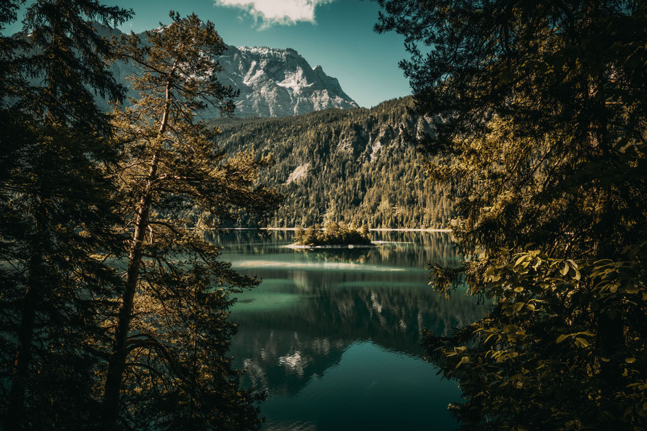 Destination Wedding Photography  Destination Wedding Videographer  Destination Wedding [Country/Region] Photographer (z. B. Italy, Spain, France, Ireland, Scotland, Iceland  Destination Elopement Photographer  Intimate Destination Wedding Photographer