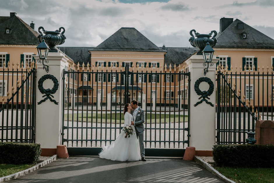 Hochzeitsfotograf Rheingau  Fotograf Hochzeit Rheingau  Hochzeitsfotograf Rheingau und Umgebung  Heiraten im Rheingau  Hochzeit Weingut Rheingau  Hochzeit in den Weinbergen Rheingau  Hochzeitslocation Rheingau  Burg Schwarzenstein