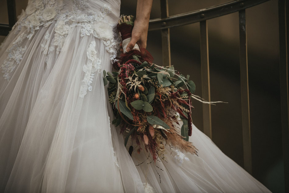 Hochzeitsfotograf Mainz - Wedding Photographer Europe - Braut mit Brautstrauss