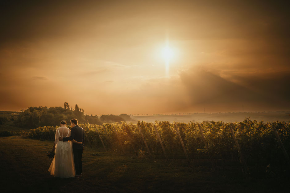 Intime Hochzeit Italien  Heiraten in der Toskana Fotograf  Elopement am Comer See  Hochzeitsfotograf Amalfiküste  Hochzeit in Rom Fotograf  Abenteuer Hochzeit Italien  Paarshooting Italien