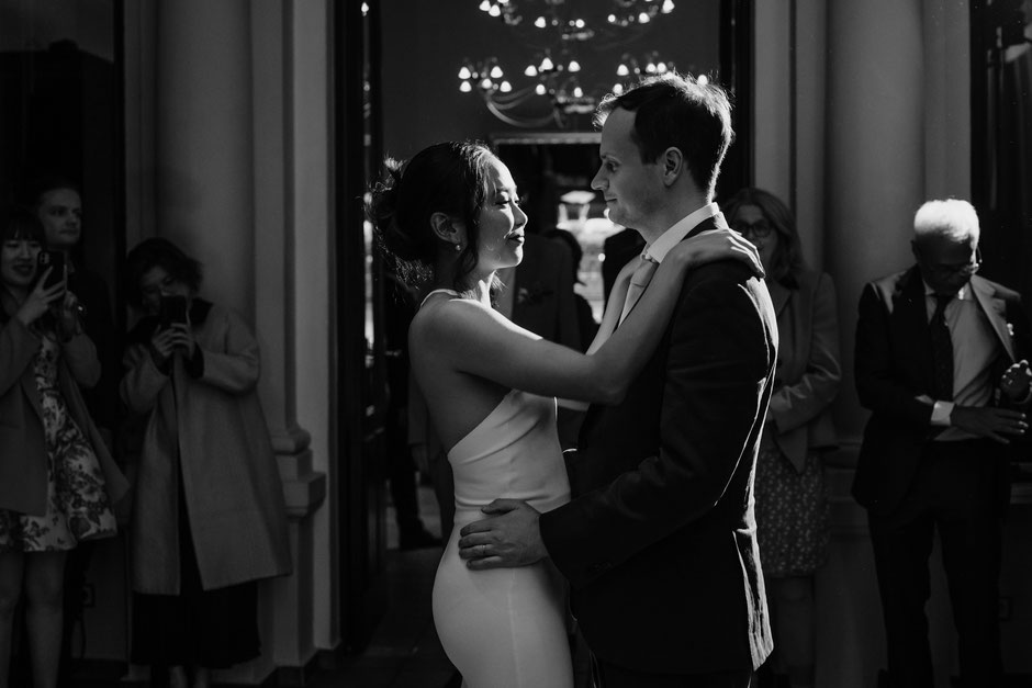 Hochzeitsfotograf Mainz - Wedding Photographer Europe - Paar beim First Dance