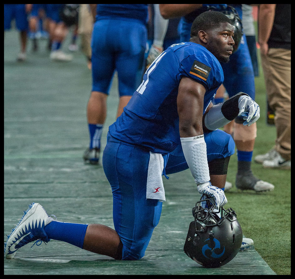 Jones on the sideline during Panasonic's 2017 season opener - Chris Pfaff, Inside Sport: Japan, Aug 31, 2017