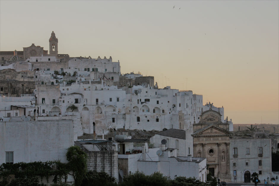 Ostuni kurz nach dem Sonnenuntergang