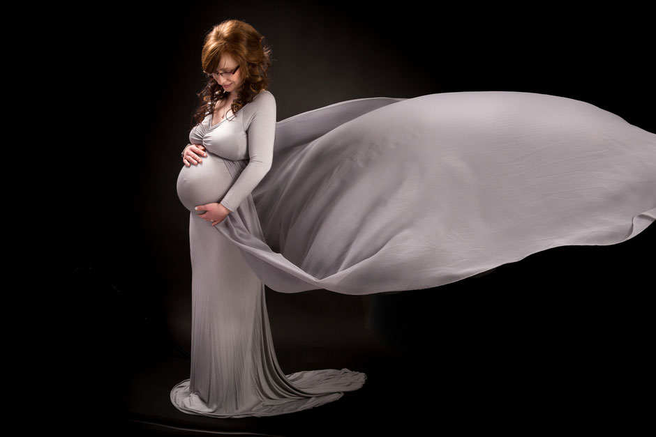 Babybauchfotos in Dresden, Fotograf Dresden, Fotostudio Dresden, Familienfotos Dresden, Babyfotos Dresden, Schwangerschaftsfotos Dresden, Fotografin in Dresden mit Fotostudio, Babybauchshooting, Babybauch Shootingkleider Dresden