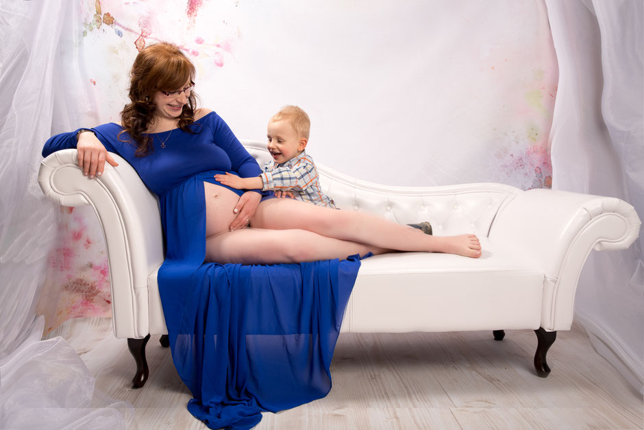 Babybauchfotos in Dresden, Fotograf Dresden, Fotostudio Dresden, Familienfotos Dresden, Babyfotos Dresden, Schwangerschaftsfotos Dresden, Fotografin in Dresden mit Fotostudio, Babybauchshooting, Babybauch Shootingkleider Dresden