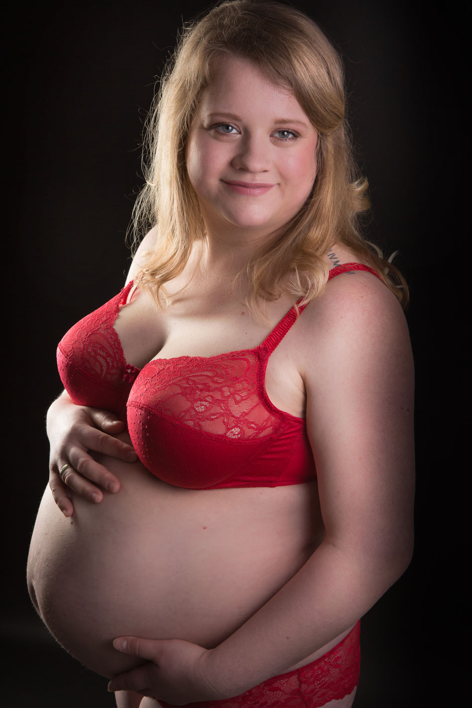 Babybauchfotos Dresden, Schwangerschaftsfotos Dresden, Babybauchshooting Dresden, Schwangerschaftsshooting Dresden, Fotograf Dresden, Fotostudio Dresden,