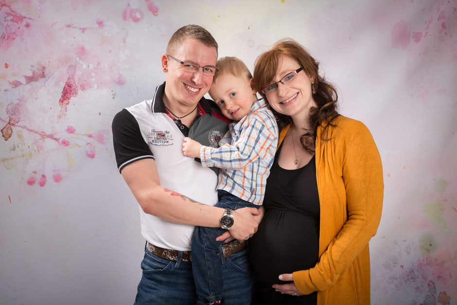Babybauchfotos in Dresden, Fotograf Dresden, Fotostudio Dresden, Familienfotos Dresden, Babyfotos Dresden, Schwangerschaftsfotos Dresden, Fotografin in Dresden mit Fotostudio, Babybauchshooting, Babybauch Shootingkleider Dresden
