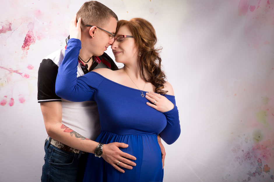 Babybauchfotos in Dresden, Fotograf Dresden, Fotostudio Dresden, Familienfotos Dresden, Babyfotos Dresden, Schwangerschaftsfotos Dresden, Fotografin in Dresden mit Fotostudio, Babybauchshooting, Babybauch Shootingkleider Dresden