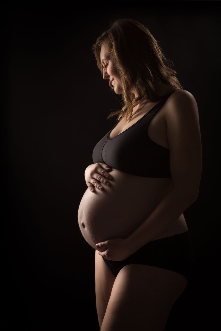 Babybauchfotos Dresden, Schwangerschaftsfotos Dresden, Fotograf Dresden, Fotostudio Dresden, Babyfotos Dresden, Fotoshooting mit Babybauch in Dresden, Babybauch Shootingkleid Dresden