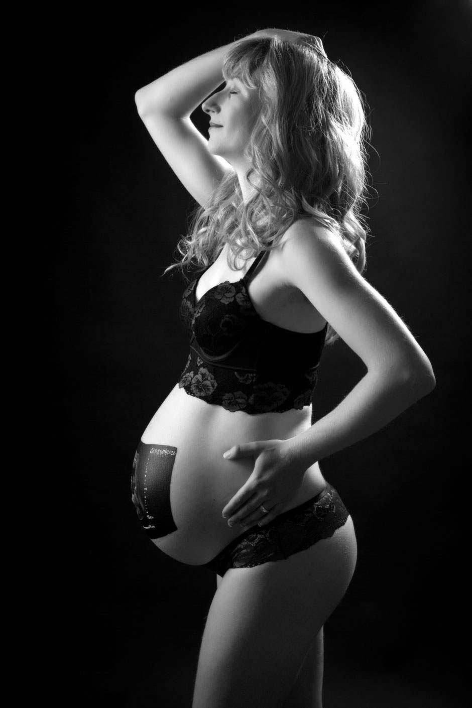 Babybauchfotos Dresden, Schwangerschaftsfotos Dresden, Babybauchshooting Dresden, Schwangerschaftsbilder Dresden, Fotograf Dresden, Fotostudio Dresden, Fotografin Dresden