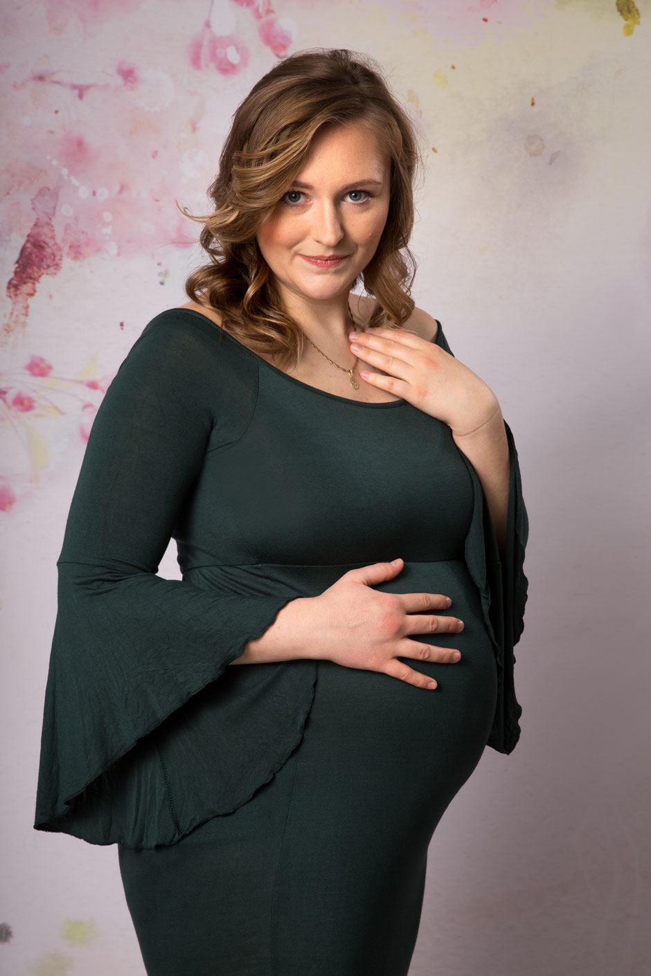 Babybauchfotos Dresden, Schwangerschaftsfotos Dresden, Fotograf Dresden, Fotostudio Dresden, Babyfotos Dresden, Fotoshooting mit Babybauch in Dresden, Babybauch Shootingkleid Dresden