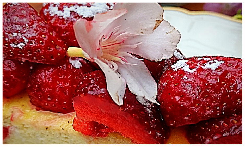 Erdbeer-Marzipan-Kuchen - bonnilybetty