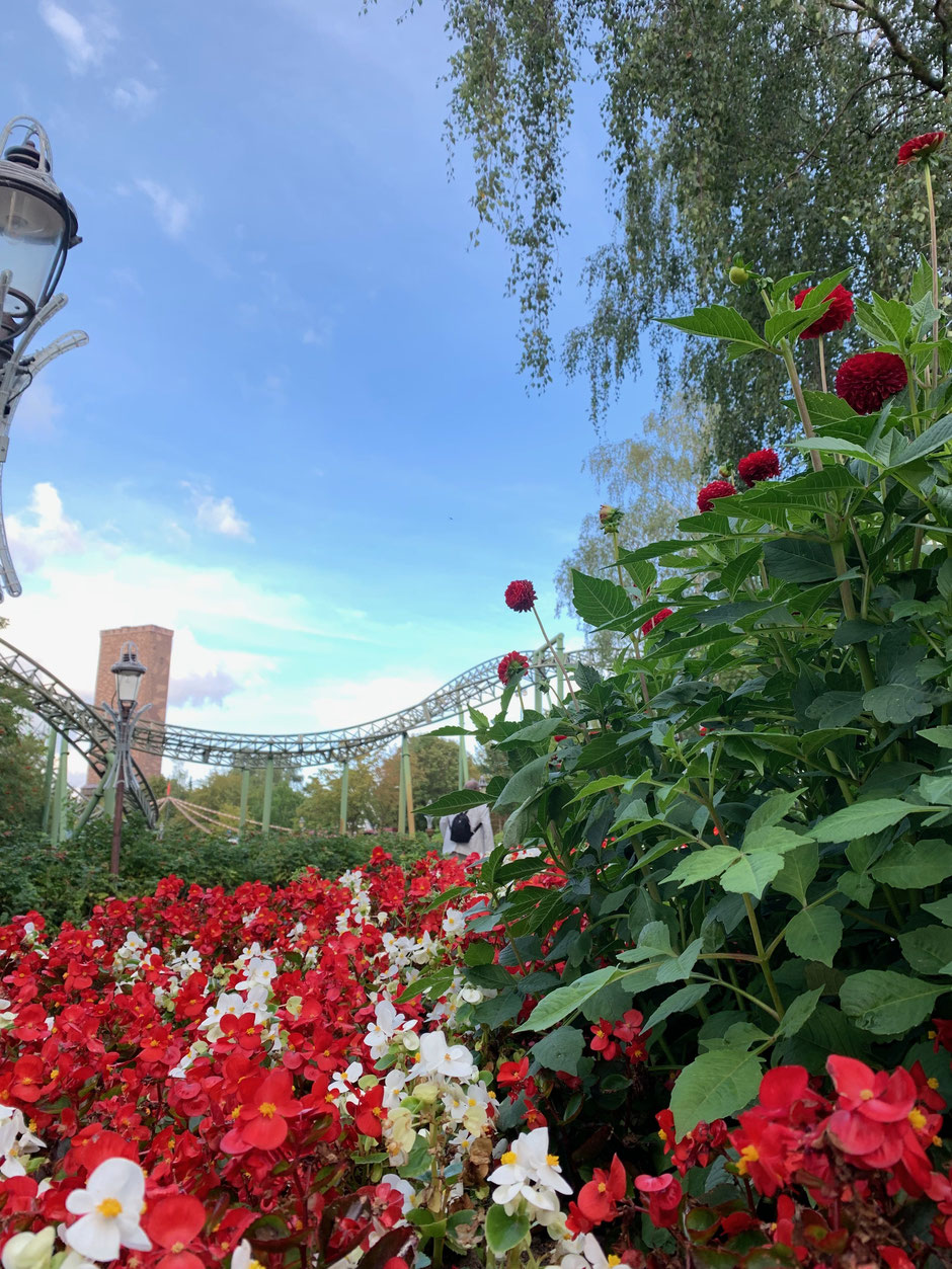 ausblicke auf den turm des kärnen mit fluch von novgorod hansa park
