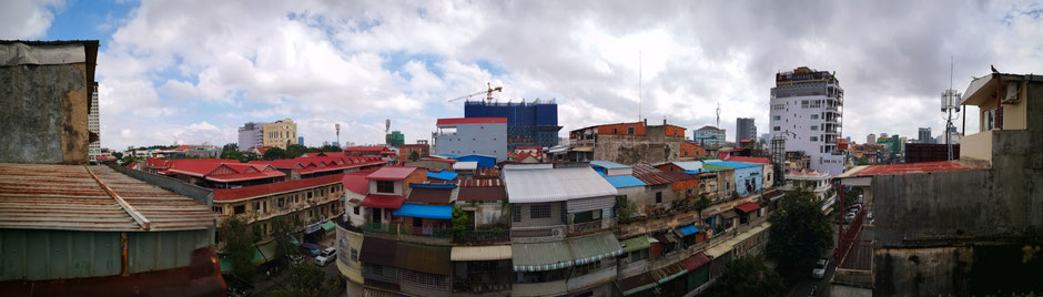 Vue panoramique sur les toits de Phnom Penh (quartier Phsar Thmey)