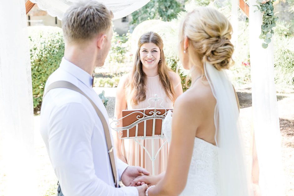 Die Freie Trauung in Osnabrück, holt Euch Hochzeitsinspirationen für die Hochzeitsplanung auf www.philosophylove.de Freie Trauungen und Hochzeitsreden in Osnabrück, Hamburg und Düsseldorf, Keppelborg
