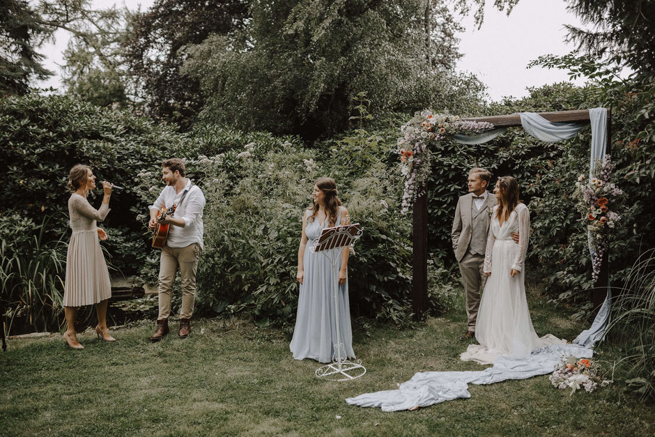Die Freie Trauung in Osnabrück, holt Euch Hochzeitsinspirationen für die Hochzeitsplanung auf www.philosophylove.de Freie Trauungen und Hochzeitsreden in Osnabrück, Hamburg und Düsseldorf, Haus Brink