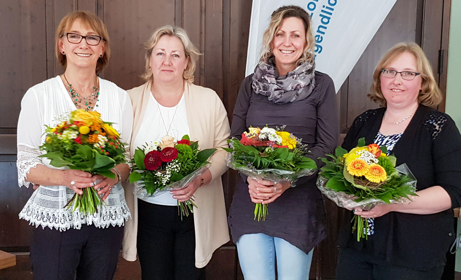 Danke für 10 Jahre Mitgliedschaft: (v.l.nr.) Brigitte Breitfelder, Rimma Kirsch, Yelena Seifert, Birgit Peschke