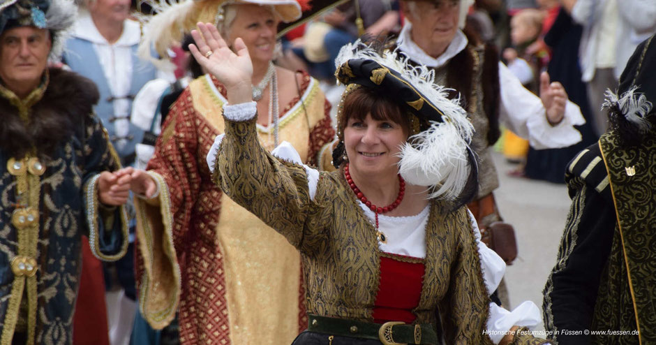 Osterbrunnen, Bad Wörishofen, Osterbrauch, Allgäu, Bemalte Eier, Tradition, Bayern, Osterbräuche, Alpen, Alpenjuwele, Brauchtumsjuwele, Ostallgäu, München, Süddeutschland, Schwaben, Schwabenland, Nordalpen, Lech, Brauchtumsfest, Musikkapelle, Platzkonzert