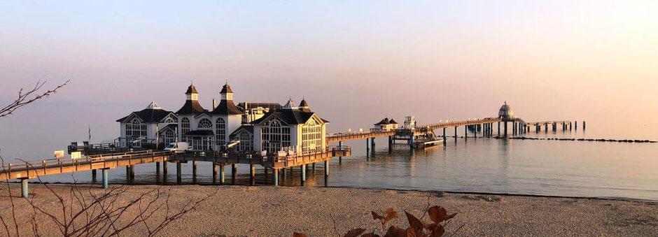 Seebrücke Sellin im Morgenlicht, fotografiert von Ina Bärschneider im Außendienst