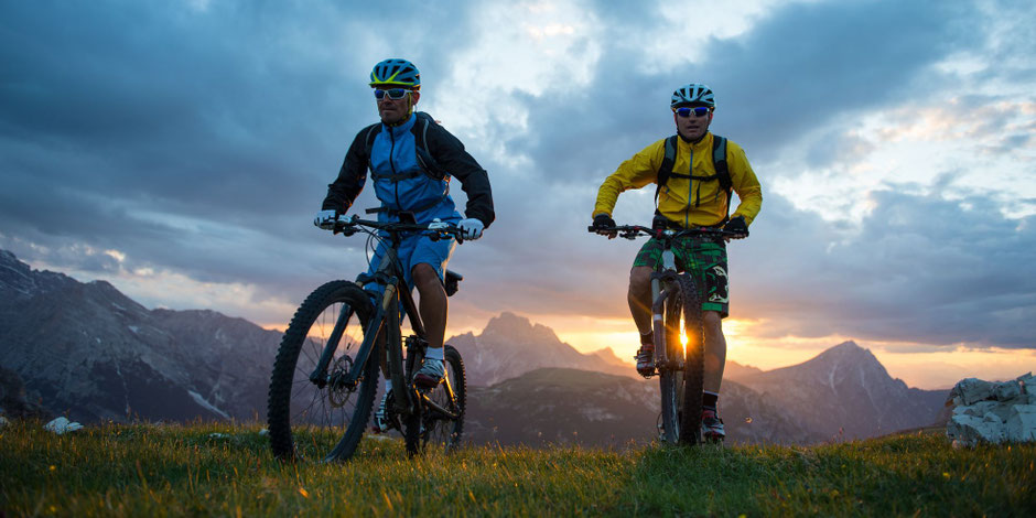 Sportgeräte und Fahrräder auf Aktivreise abgesichert