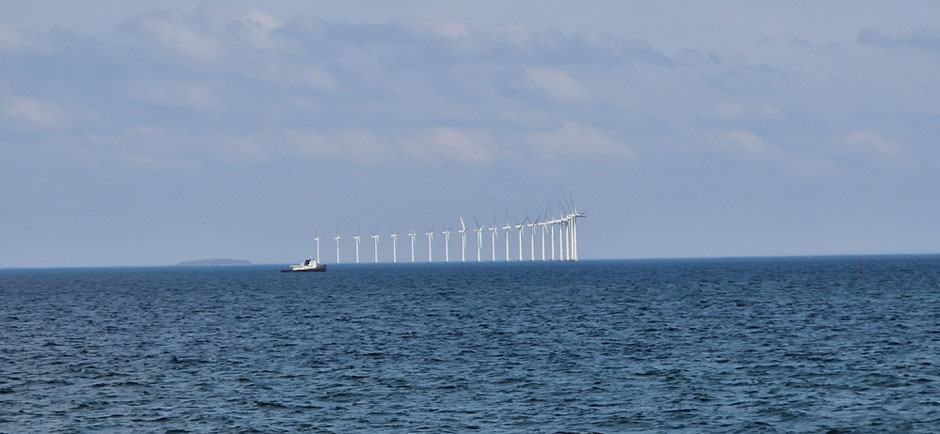 Windmills on the Copenhagen Coast (picture by M. Huwiler, 15.04.2023)