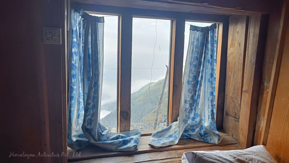 事故現場が見える部屋