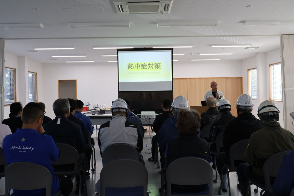 産廃部工場課と事務所スタッフの受講の様子