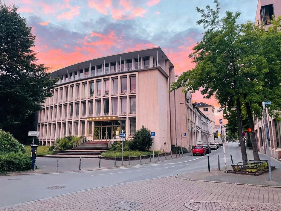 Blick in die kleine Ruhrstraße / Ecke Delle - Baudenkmäler der Stadt Mülheim an der Ruhr bei Sonnenuntergang Foto: Aliv Franz
