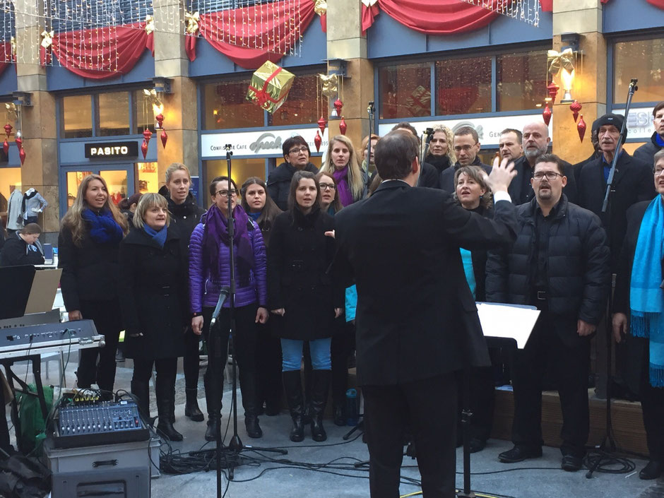 Der chor zug am Sonntagsverkauf im Advent im Metalli Zug