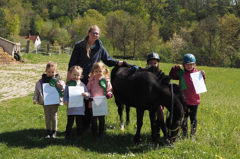 Gruppenfoto mit Pony
