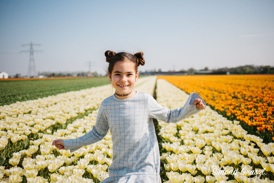 white tulips girl happy Voorhout photoshoot