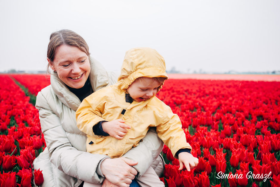 mama flower feilds rain netherlands