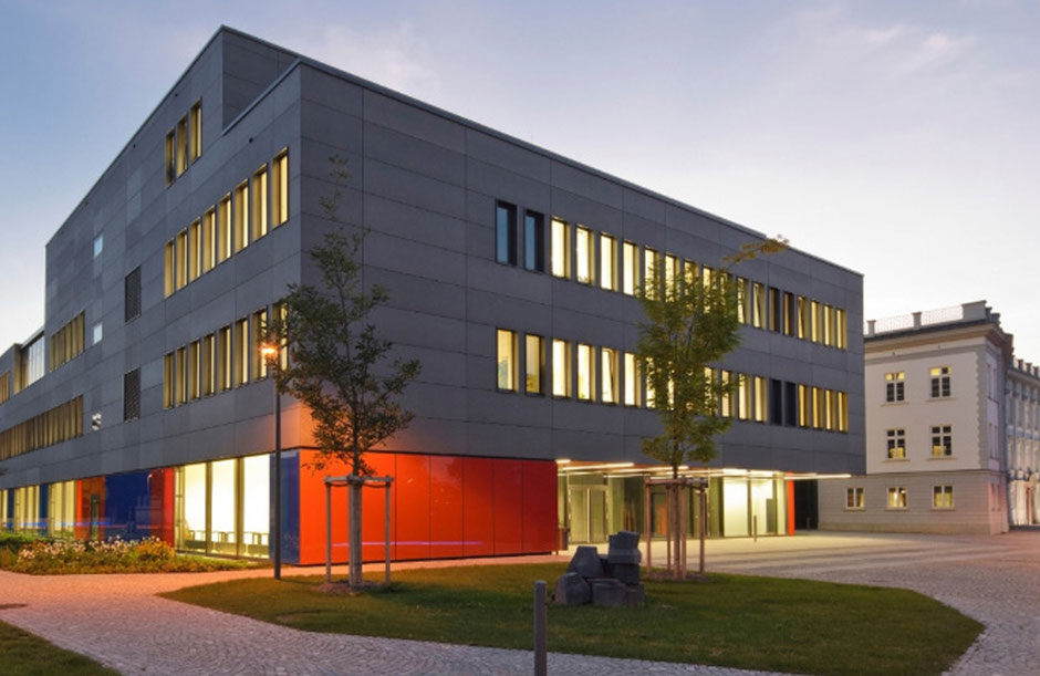 Die Hochschule für angewandte Wissenschaften Augsburg von außen