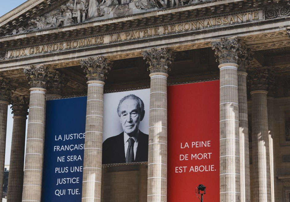 « Tout au long de ma vie judiciaire, j’avais rêvé qu’un jour il me serait donné de transformer la justice française, de lui donner, au sein de l’Europe des libertés, une place éminente. » Robert Badinter, "Les Épines et les Roses"