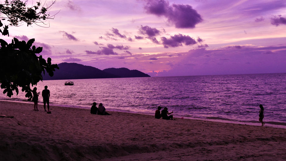 Malaysia Rundreise und Baden: Abendstimmung am Strand von Batu Ferringhi