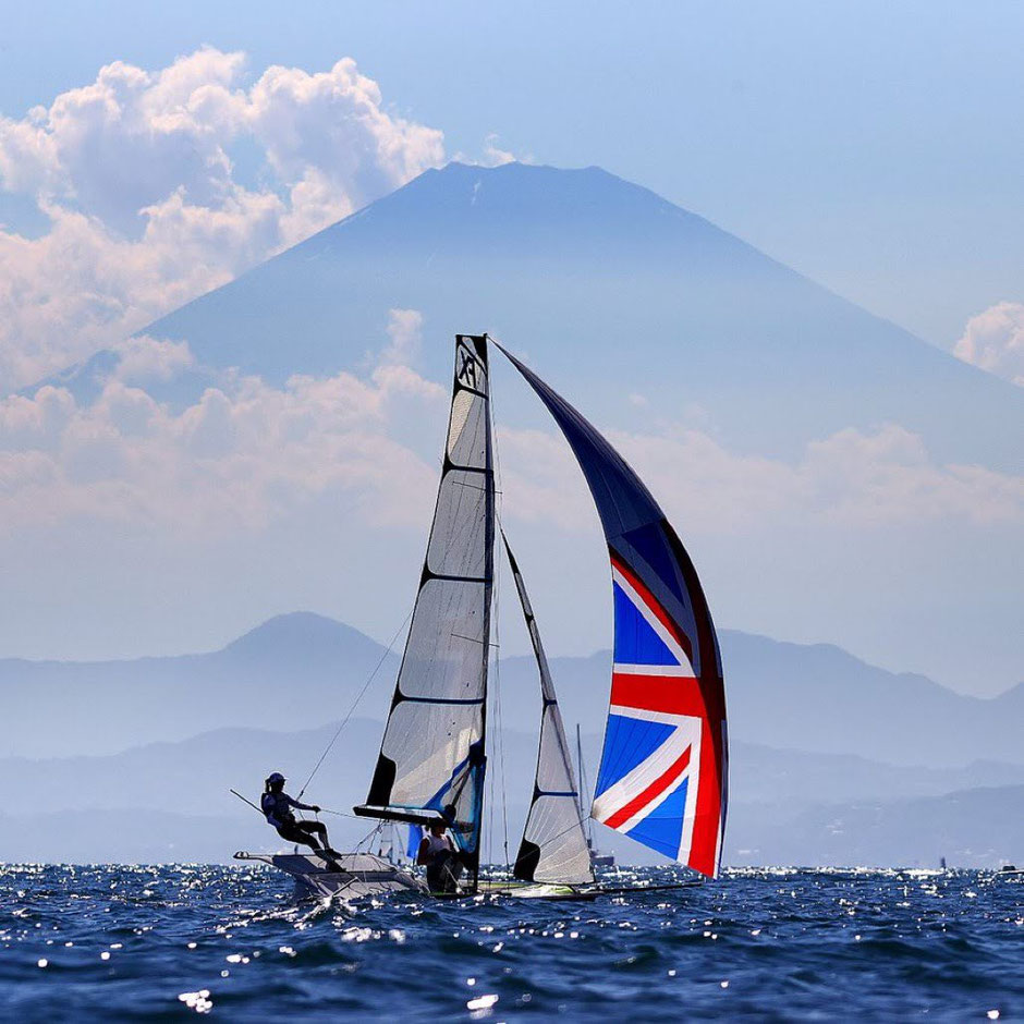 ~湘南・江の島沖で、レース前の練習をするセイリング競技のイギリスの選手~