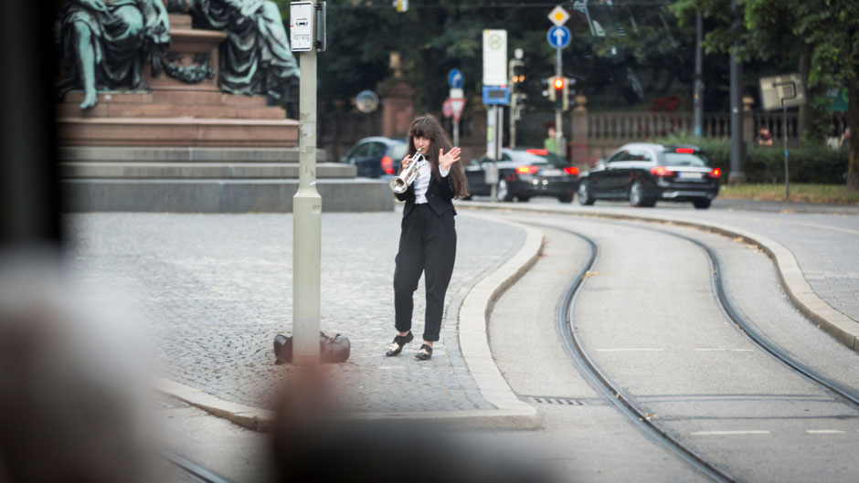 TINGEL TANGEL FAHRT MIT KRAM. Tram-Konzertperformance (2017 / München)