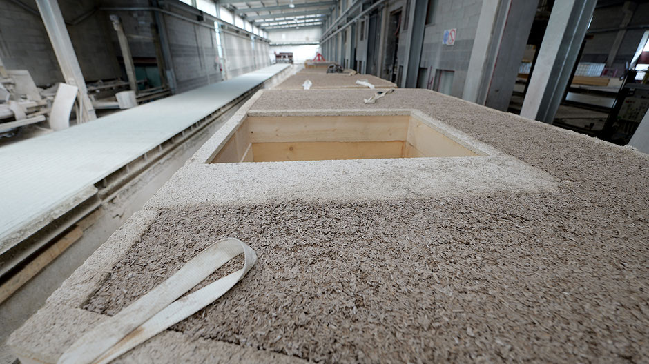 Ecological prefabricated walls made of hemp and lime