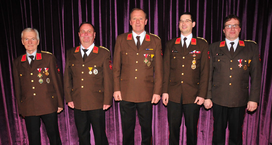 v.l.: BI Anton Stauder (1993 - 1995), OBI Martin Kofler (1995 - 2007), OBI Erich Wurzer (2007 - 2013), OBI Georg Crepaz (2013 - 2018) und OBI Martin Tanzer (seit 2018)