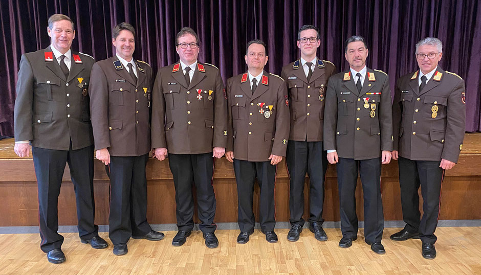 v.l.: BGM Hansjörg Peer, SF Ing. Martin Peer, KDT Martin Tanzer, KDTSTV Joschi Fritz, KA Florian Zitt, AK Ing. Walter Stockner, BFK Reinhard Kircher