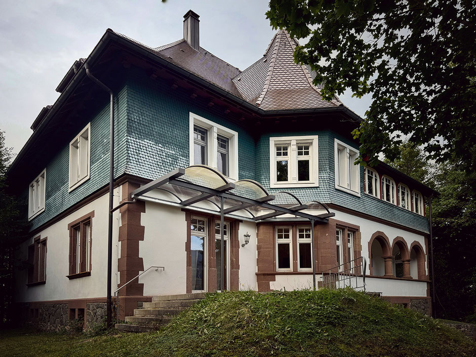 The bridal lounge Brautmoden Schwarzwald in the Cultural Monument Forester´s Lodge Schönau at Black Forest