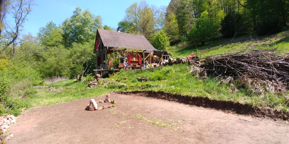 Rund um die Juval Alp kann man auf der Wiese oder im nahen Wald bestens biwakieren. 