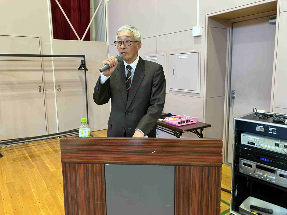 事業活動報告をおこなう鈴木光典総務部長