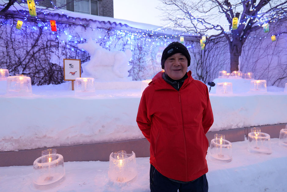 雪像を製作した伯田忠雄さん