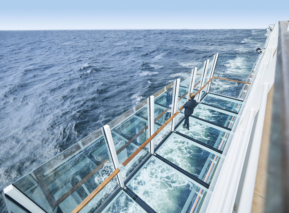 Aussichtsbalkon an Bord der Hanseatic Schiffe ©Hapag Lloyd Cruises