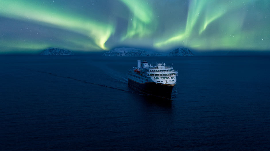 Havila Schiff mit Polarlichtern