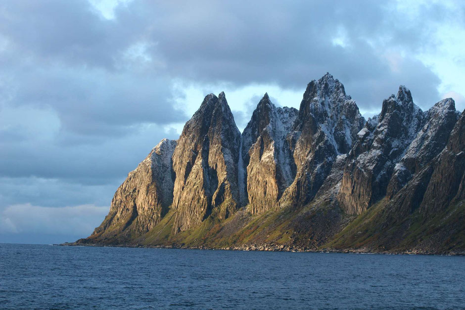 Gebirgsmassiv im Nordatlantik auf Senja ©My own Travel