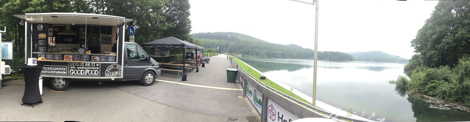 GOODFOOD FOOD TRUCK direkt am und mit Blick auf den Hennesee 